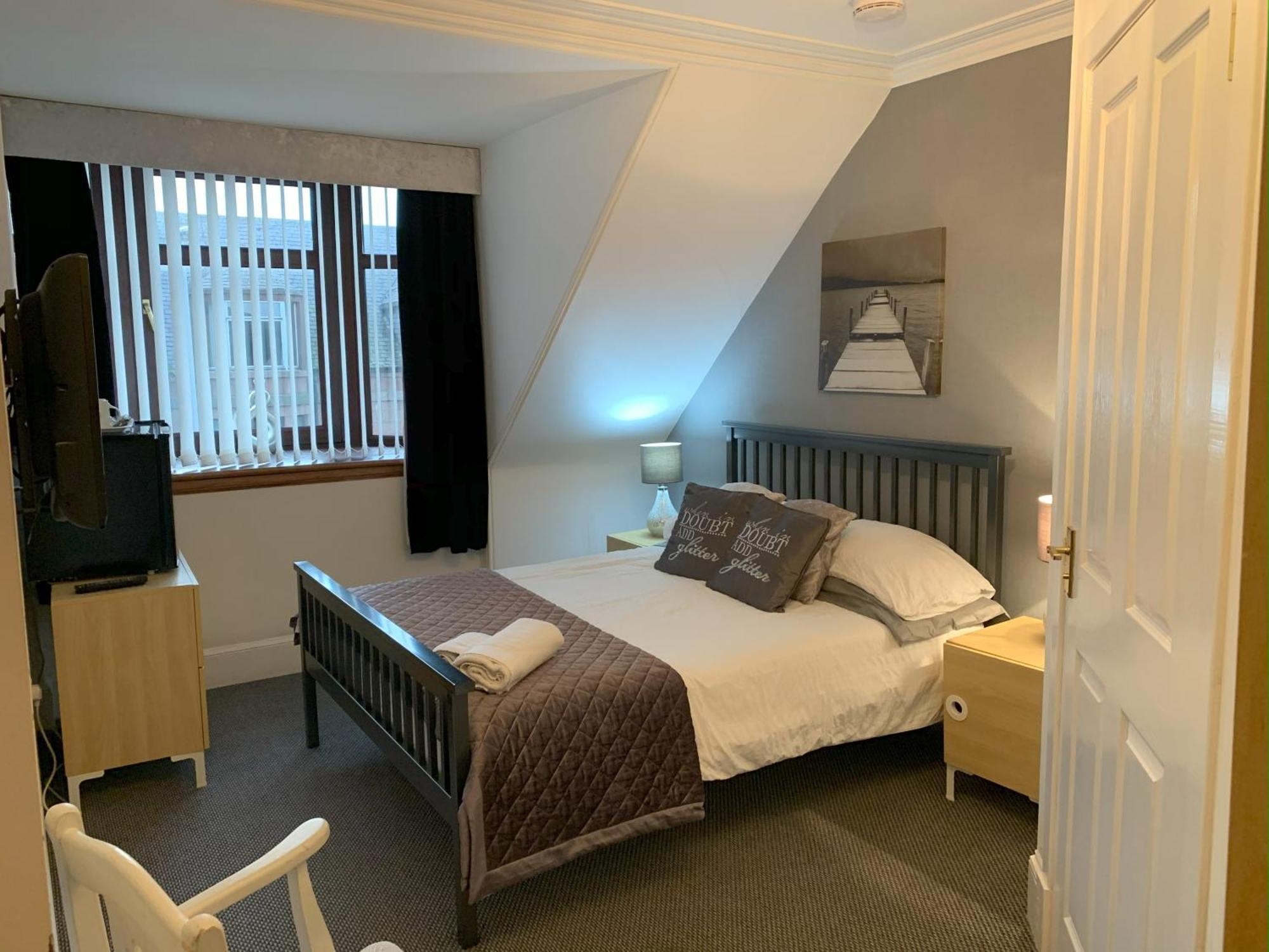 Abbey Guest House Питърхед Екстериор снимка